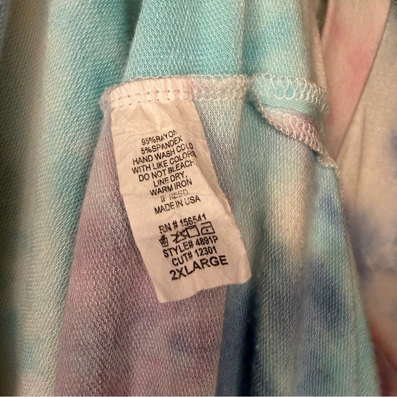 Chic Soul Tie Dye V-Neck Tunic Top - Size 2XL - Picture 4 of 4